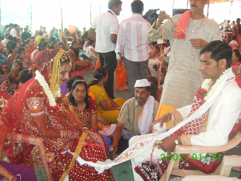 સમૂહલગ્નમાં શિરડી સાંઇબાબા સાથે ચાર દિકરીઓ